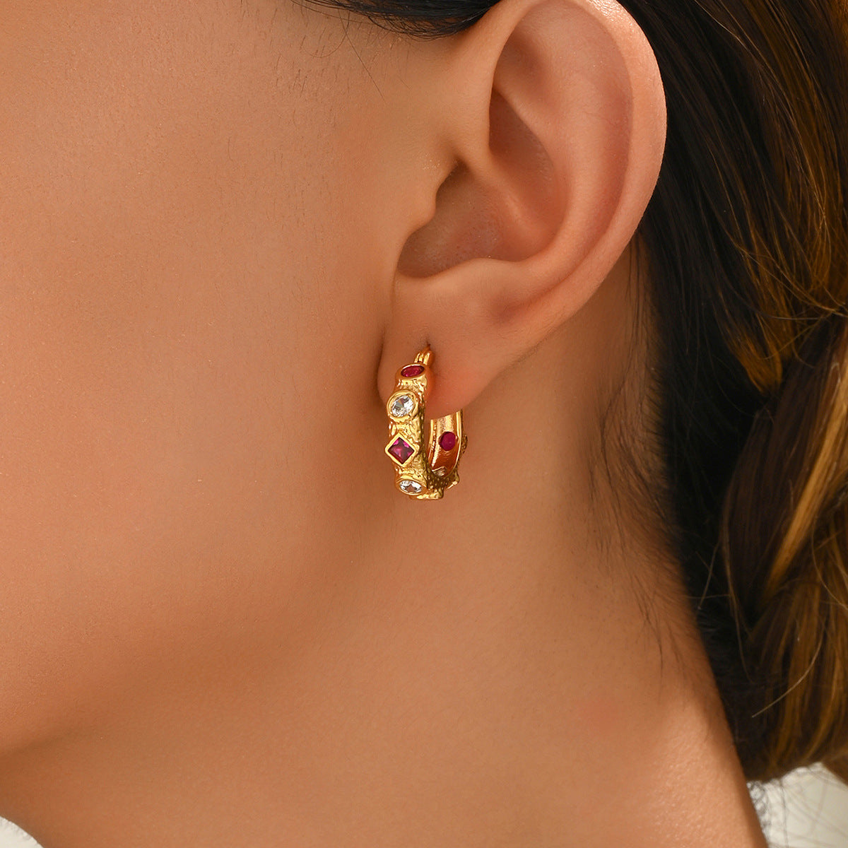 Orecchini a perno geometrici minimalisti da donna con intarsio di strass su base in rame e perni in acciaio inossidabile, orecchini a perno di lusso di tendenza
