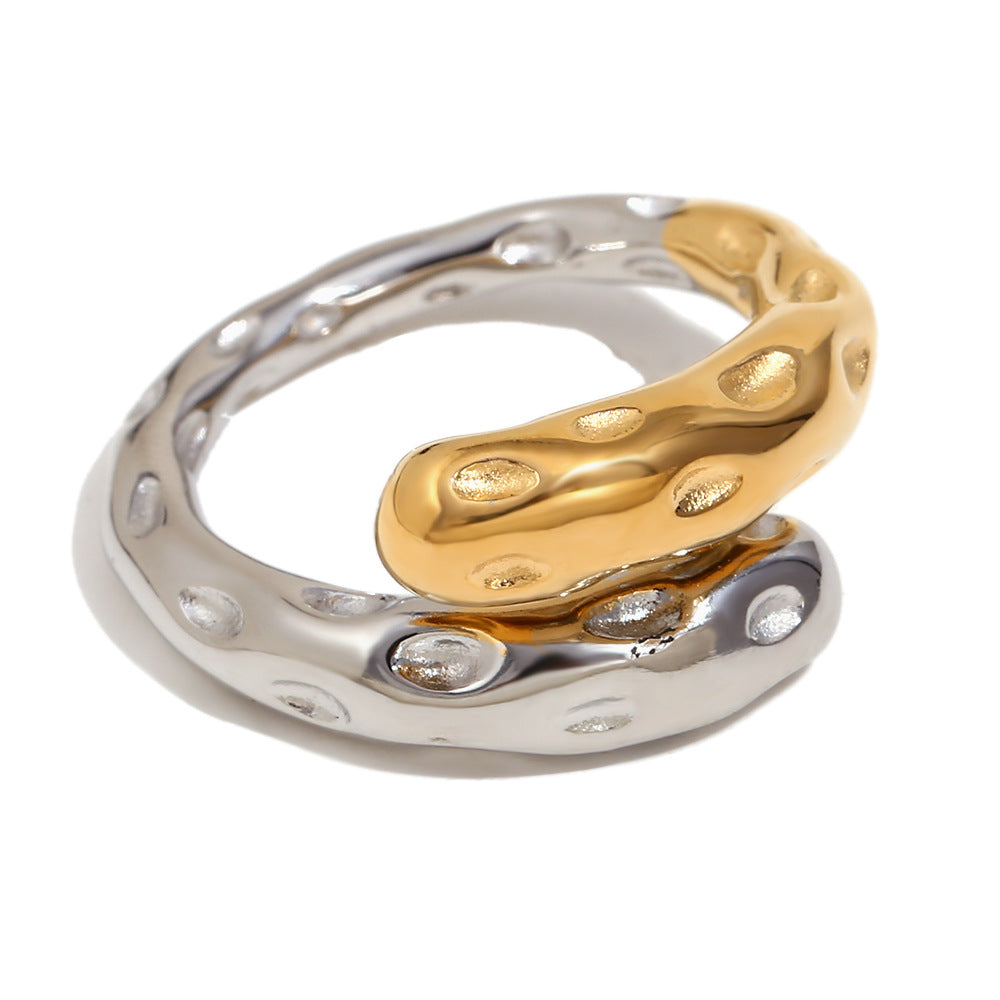 Anello da donna a serpente aperto in acciaio inossidabile con placcatura in oro 18 carati, texture martellata irregolare e ispirazione vintage