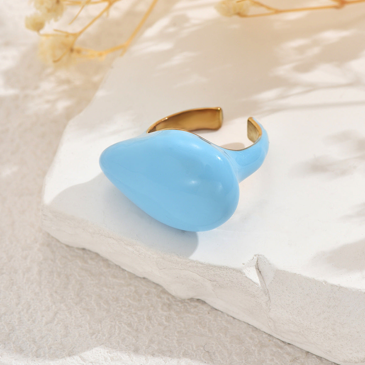 Anello minimalista in rame a forma di goccia d'acqua con finitura smaltata da donna