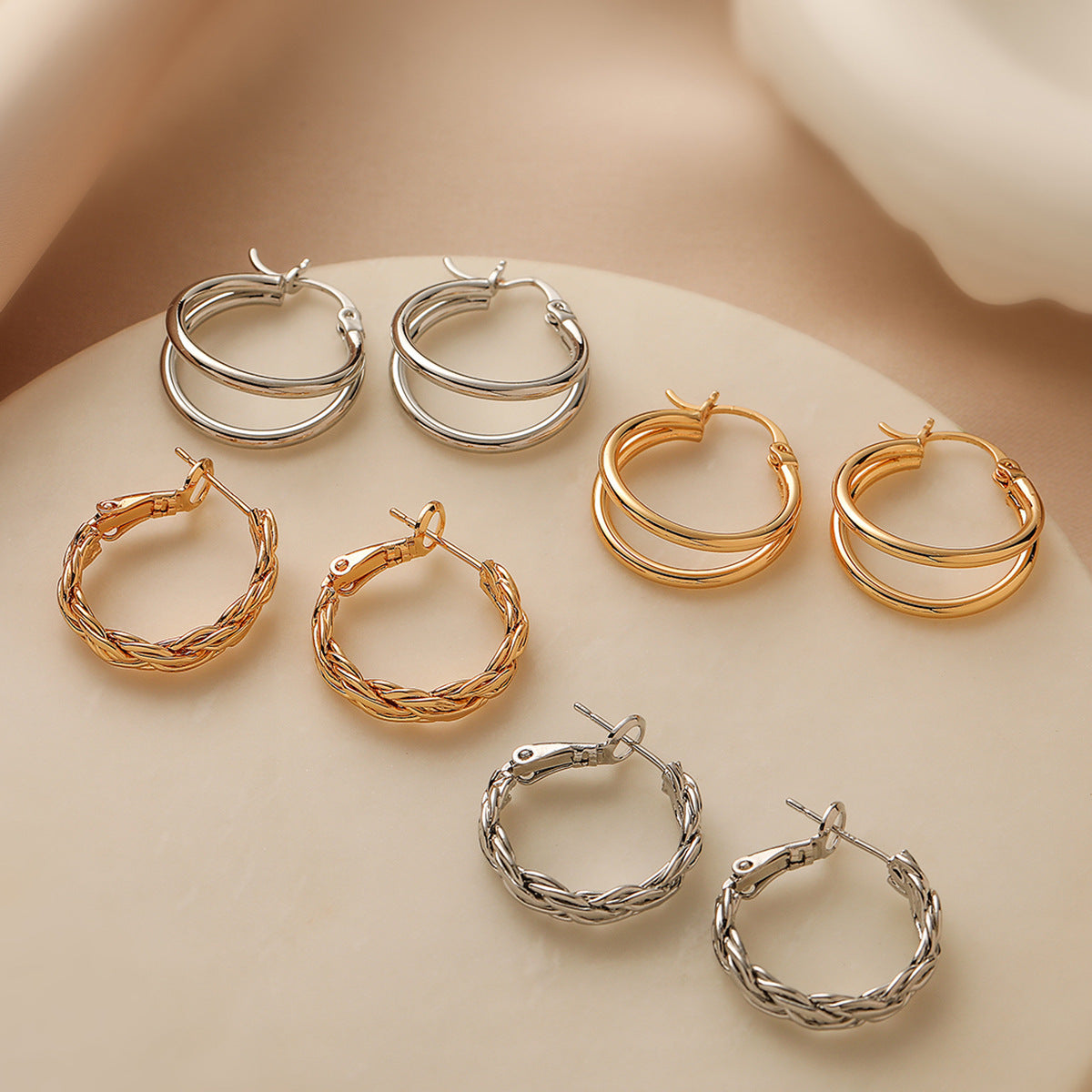 Orecchini a Cerchio Geometrici Minimalisti di Lusso per Donne Realizzati in Ottone con Placcatura in Oro 18K e Design Irregolare