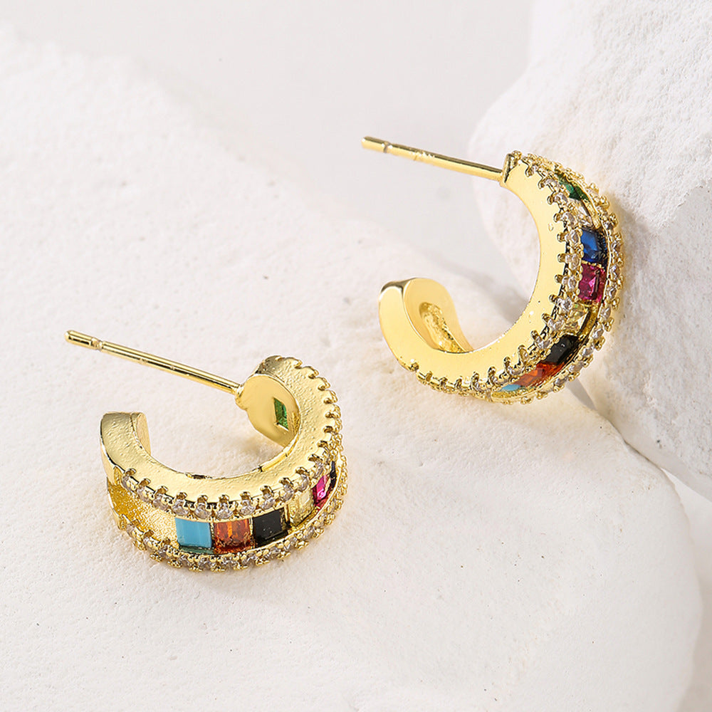 Orecchini da donna geometrici minimalisti a semicerchio a C in ottone con placcatura in oro 18 carati e zirconi micro-pavé