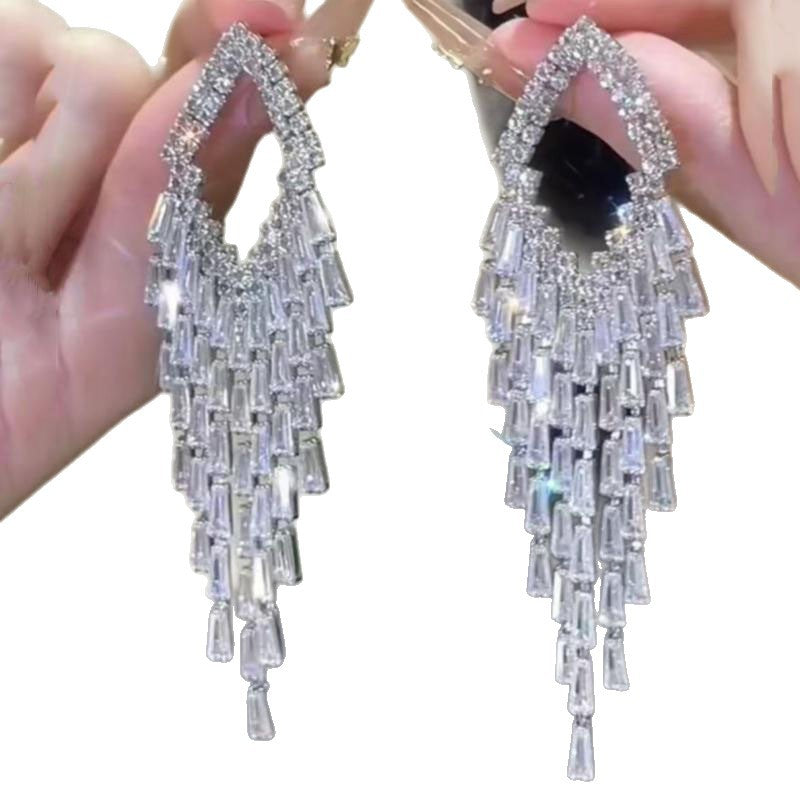 Orecchini pendenti di lusso a rombo geometrico con zirconi cubici su perni in argento 925