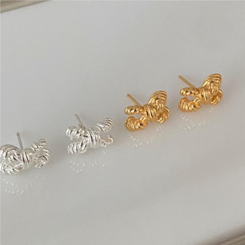 Pendientes de tuerca minimalistas de nudo de mariposa para mujer en plata de ley 925 con baño de oro