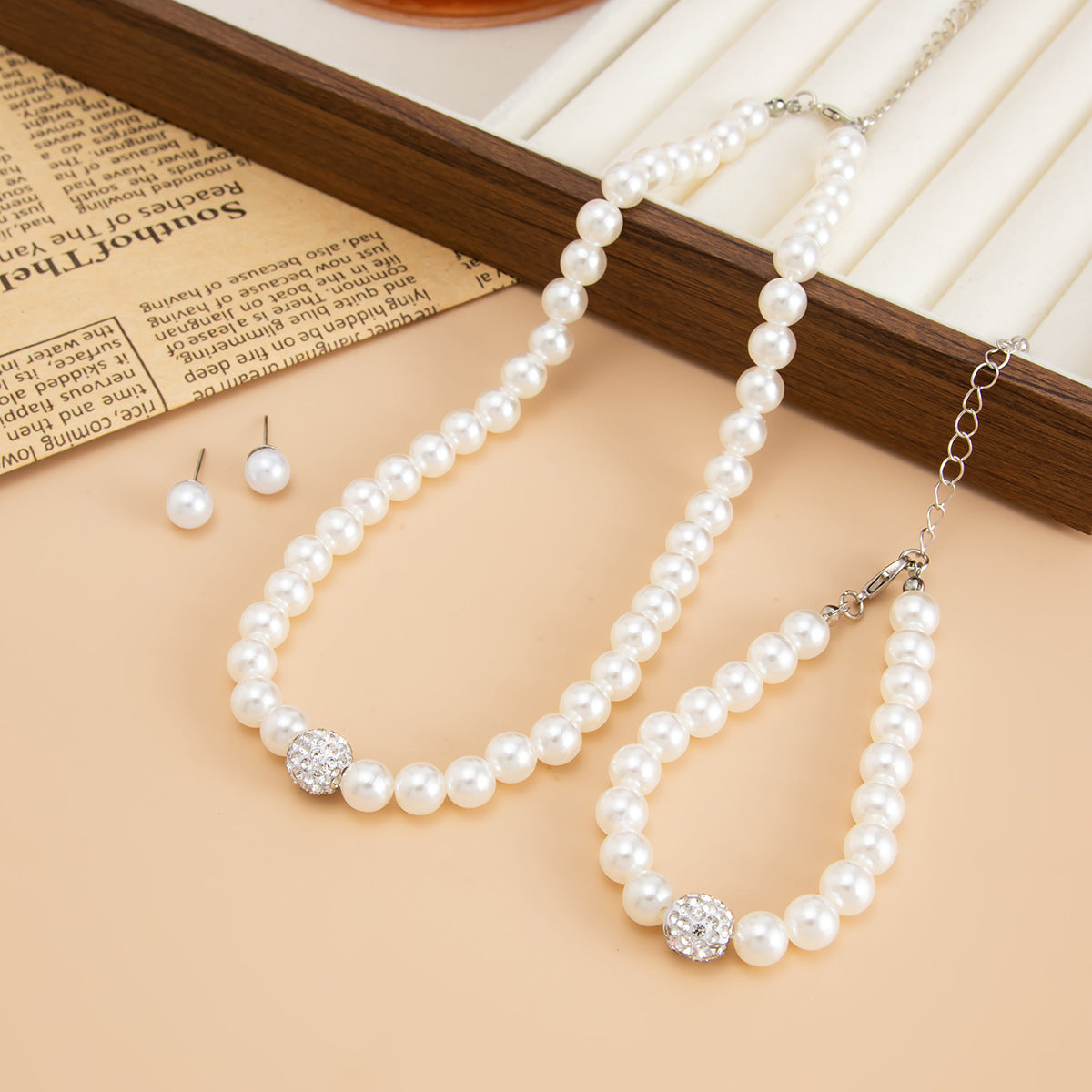 Casual Round Geometric Acrylic Pearl Necklace with Rhinestone Inlay for Women