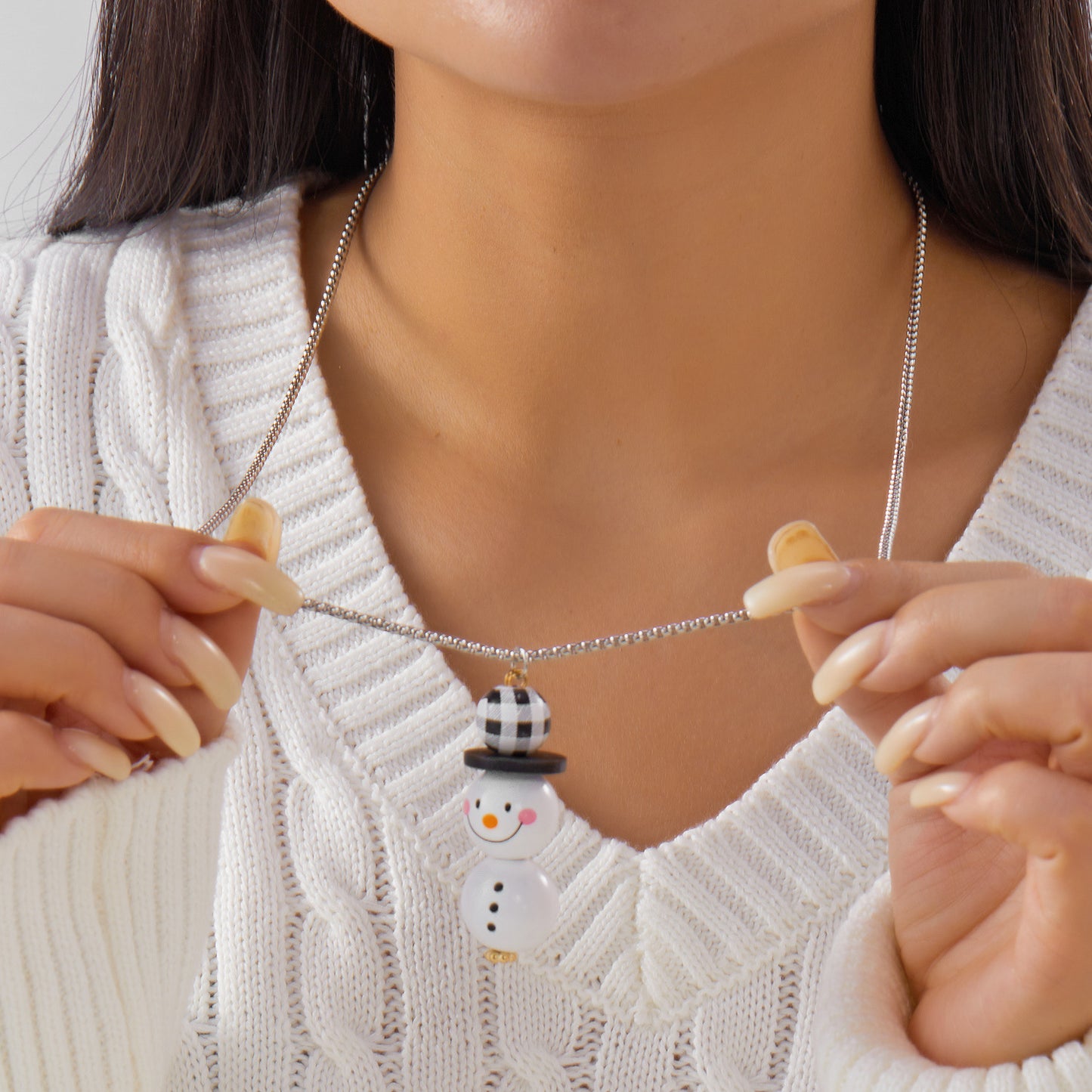 Collana con ciondolo a forma di pupazzo di neve in resina a tema natalizio con finitura placcata per donne e uomini, catena maglione festiva per le vacanze