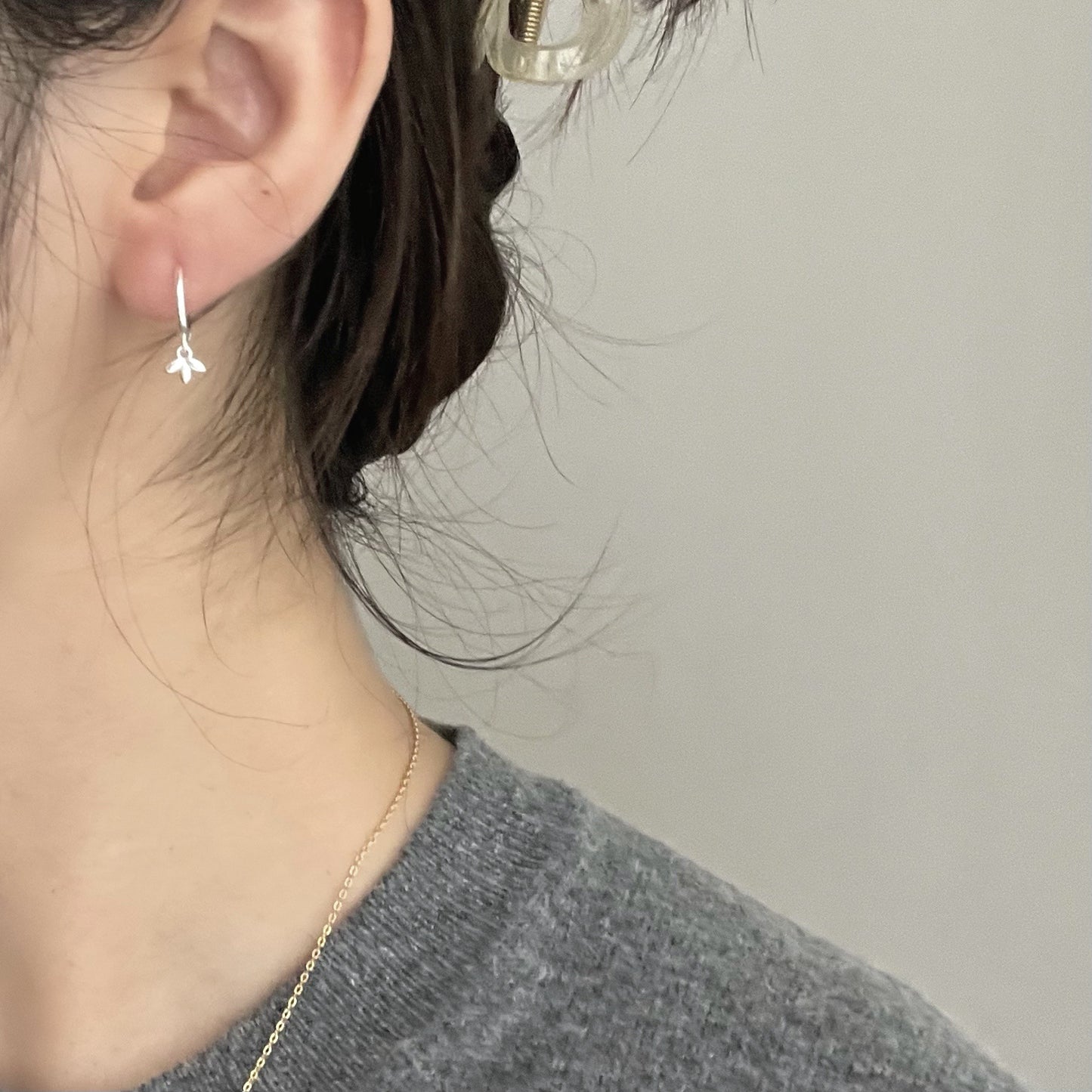 Minimalist Leaf-Shaped 925 Sterling Silver Stud Earrings for Women with Polished Finish and Floral Accent