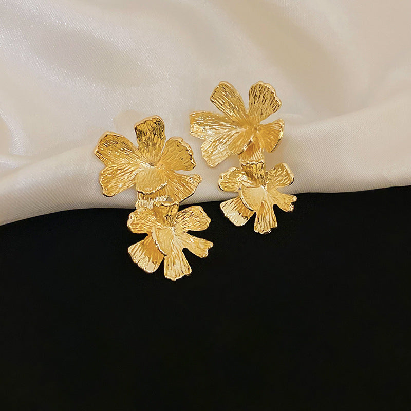Pendientes colgantes de metal con acabado chapado, diseño floral geométrico de corazón, estilo vintage chic para mujer