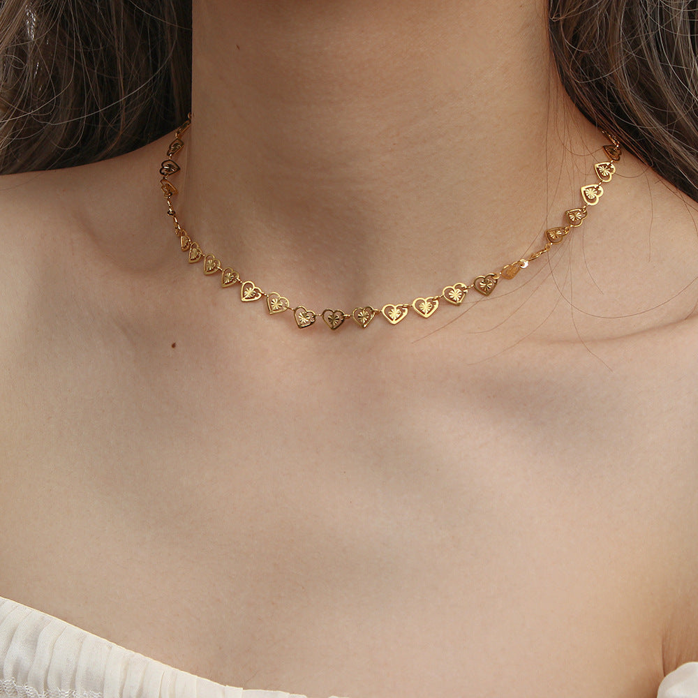 Collana alla Clavicole Minimalista a Cuore Elegante in Acciaio Inossidabile con Pendente in Acciaio al Titanio e Finitura Galvanica da Donna