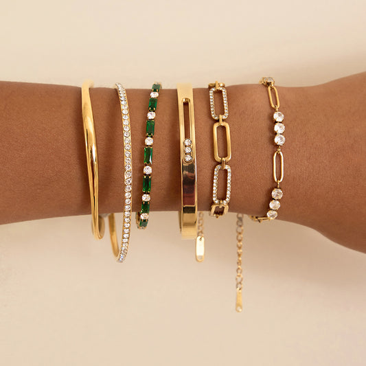 Bracciale Minimalista Regolabile in Acciaio al Titanio Placcato Oro con Strass Bianchi per Donna