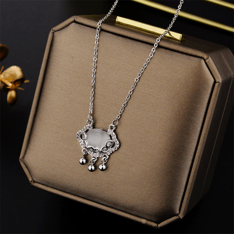 Collana con Pendente Minimalista a Forma di Nuvola e Ruyi in Acciaio al Titanio Placcato per Donne con Catenina a Sfera