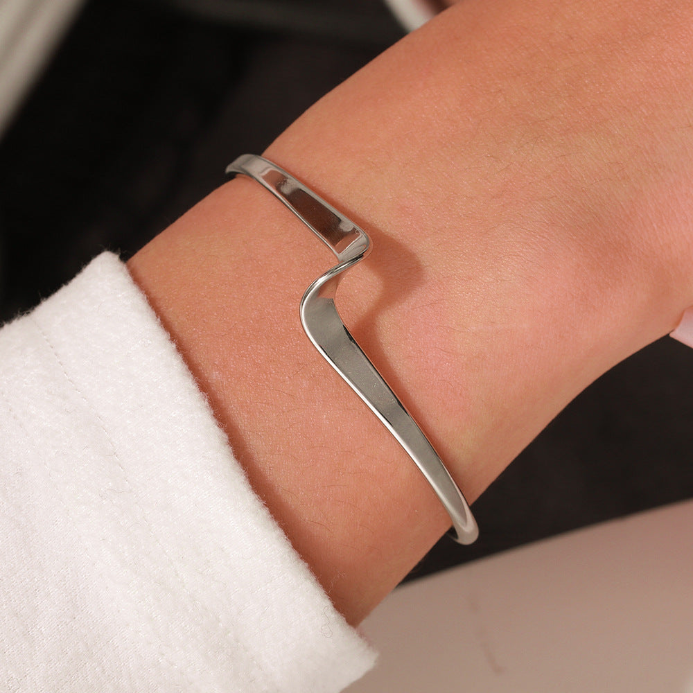 Minimalist Wave Pattern Stainless Steel Bracelet for Women with Geometric Design and Plated Finish