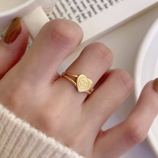 Anillo minimalista de plata de ley 925 con forma de corazón geométrico y sonrisa