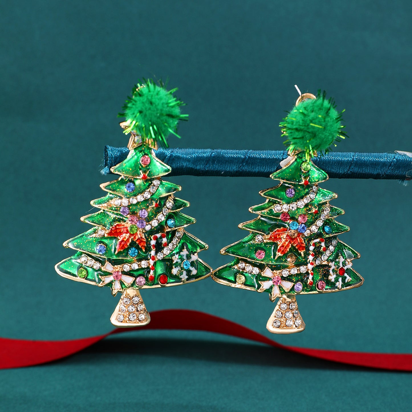 Pendientes de tuerca de árbol de Navidad de moda para mujer, base de aleación con incrustaciones de diamantes de imitación y acabado esmaltado