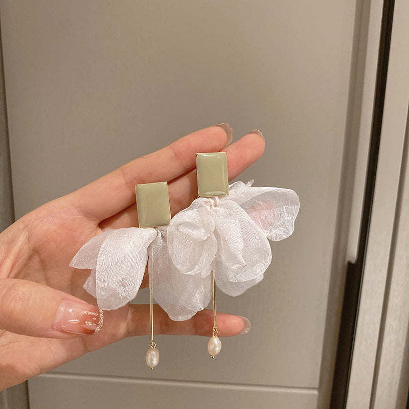 Orecchini a perno con perle e fiori delicati da donna, con perni in argento sterling 925 — Gioielli per l'orecchio freschi e dolci per primavera estate