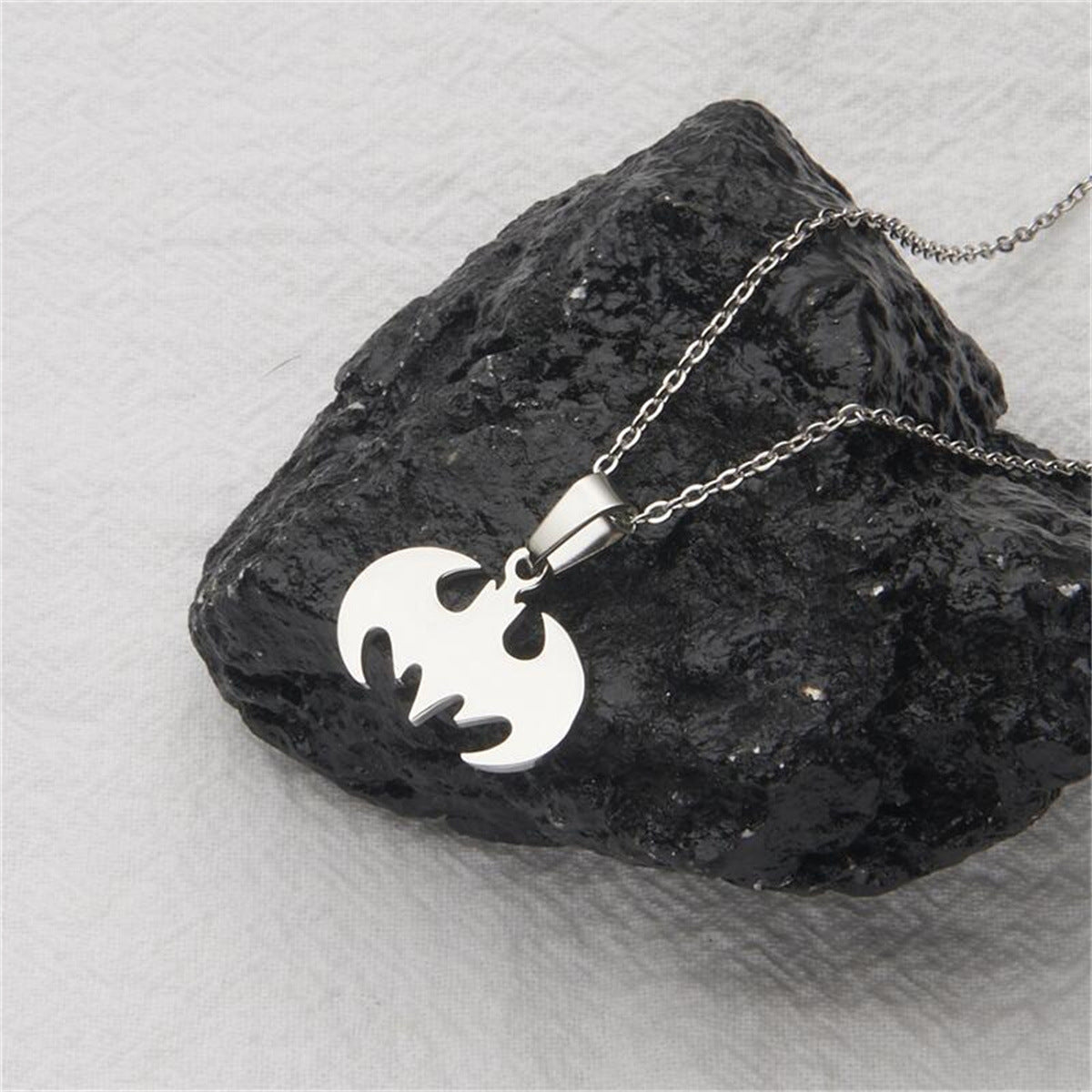 Minimalist Bat-Shaped Stainless Steel Pendant Necklace with Plated Finish for Unisex Daily Wear