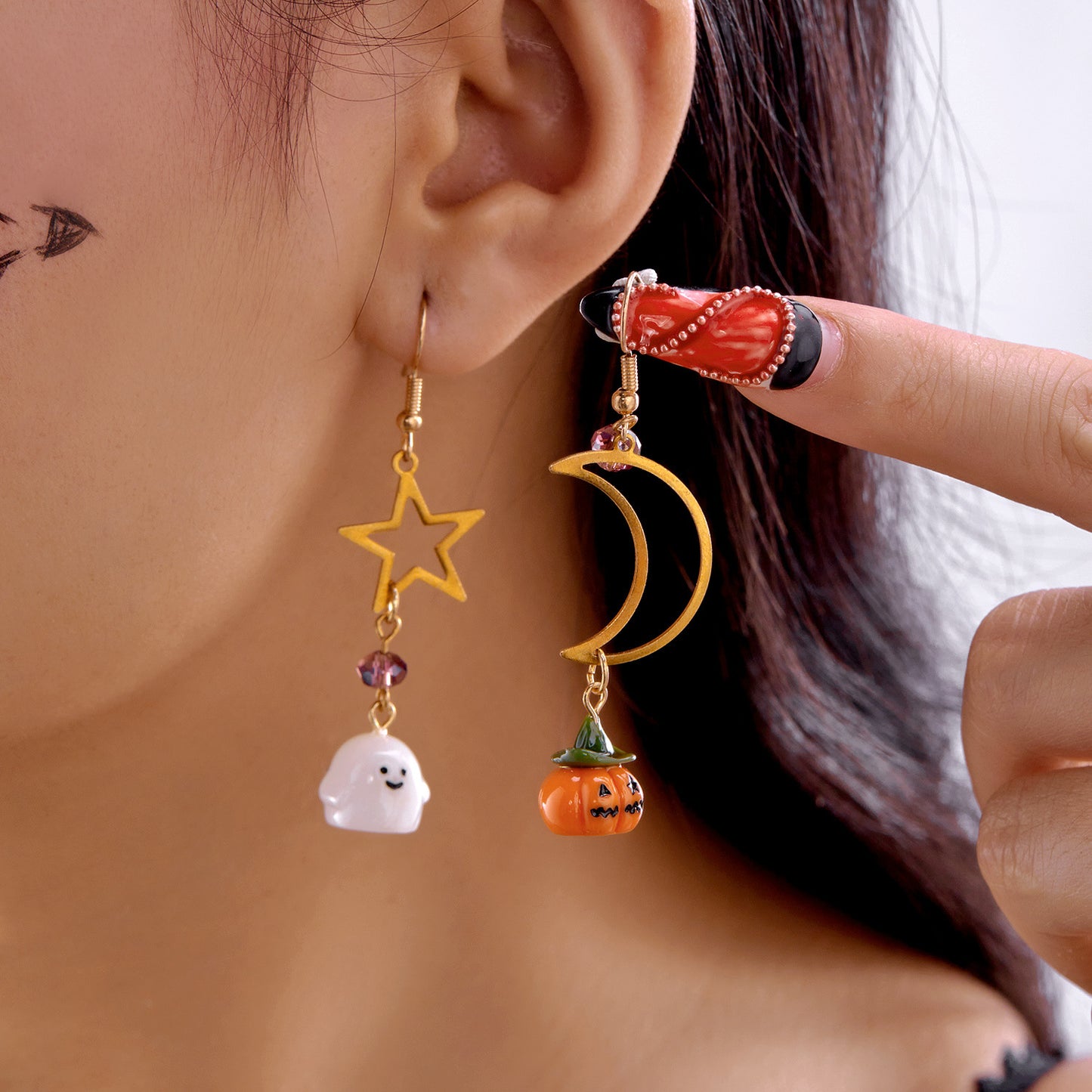 Pendientes de aleación con diseño de fantasma de dibujos animados, calabaza, luna y estrella, bañados en oro, para mujer, con temática de Halloween