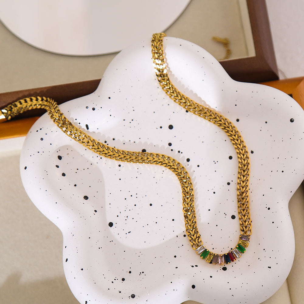Collar Minimalista con Cadena Cubana en Acero de Titanio en Forma de U con Colgante con Incrustaciones de Zirconia