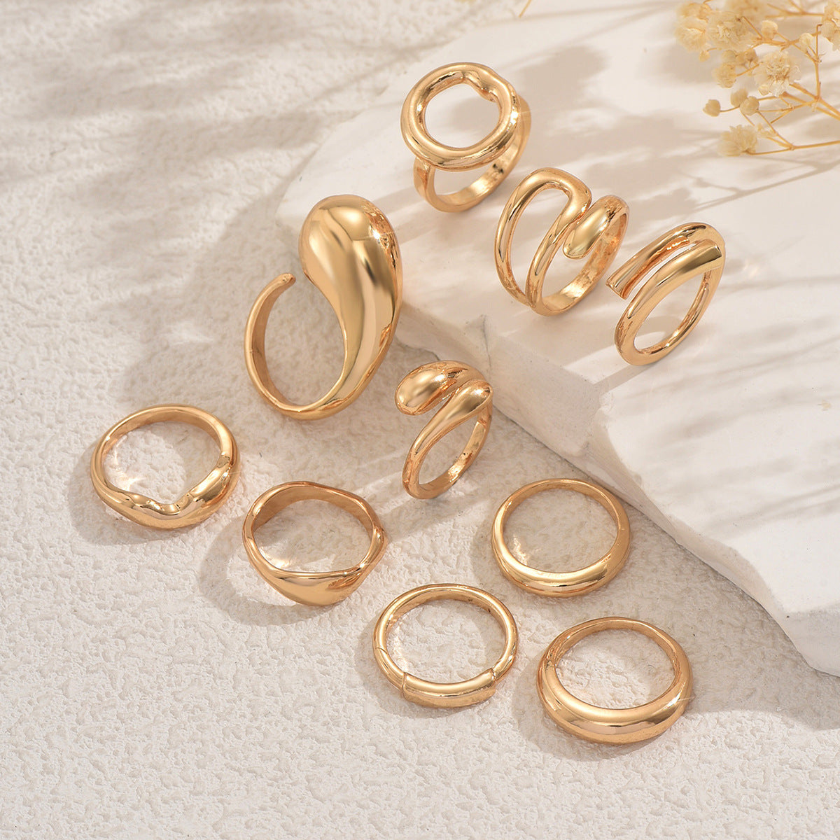 Set de anillos abiertos ajustables para mujer con diseño geométrico, fabricado en aleación de zinc con acabado chapado para un estilo versátil.