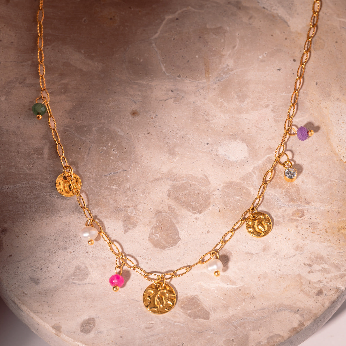 Collana da donna minimalista con pendente di perle e zirconi in acciaio inossidabile con finitura placcata