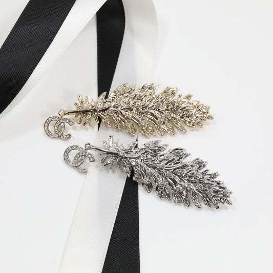 Luxury Elegant Gold Plated Brass Feather Brooch with Rhinestone for Women