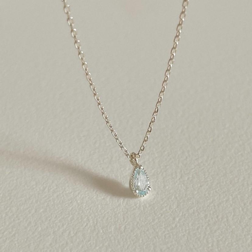 Collana Minimalista con Pendente Geometrico in Argento Sterling 925 con Dettagli in Strass