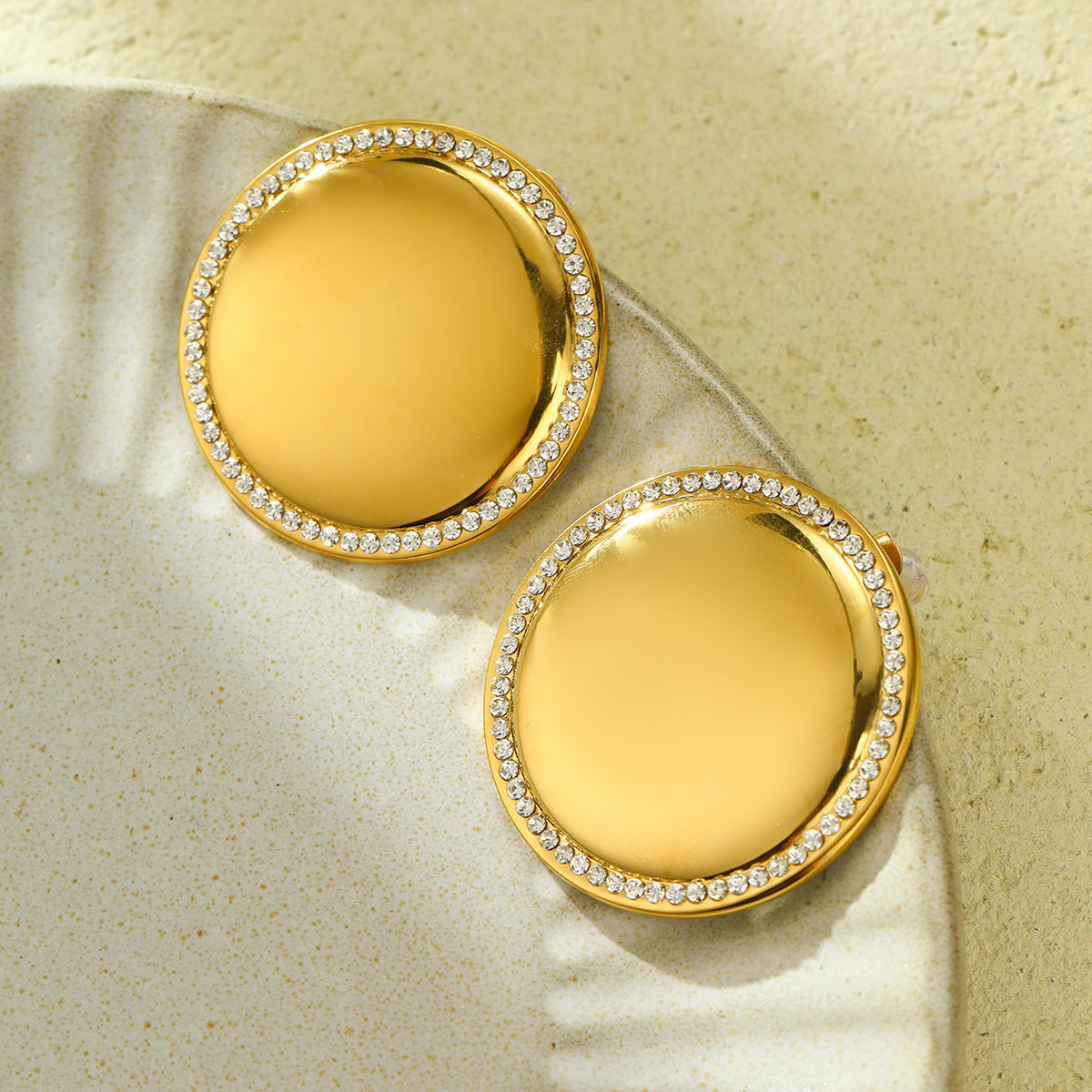 Pendientes de Acero Inoxidable Minimalistas Geométricos de Lujo con Baño de Oro de 18K e Incrustaciones de Pedrería Blanca, Diseño Rectangular de Acero de Titanio para Mujer
