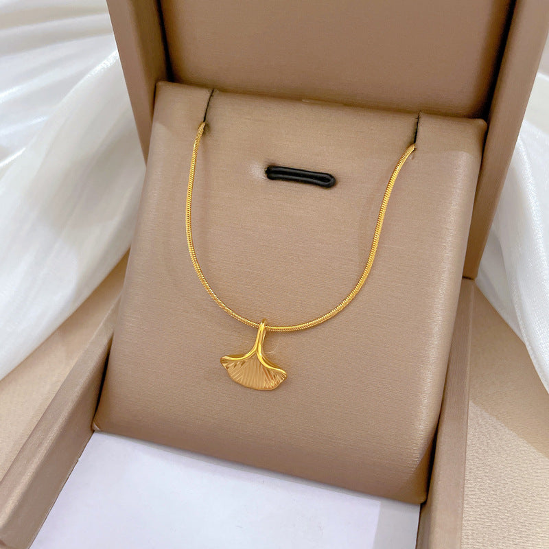 Collana Minimalista Geometrica in Acciaio Titanio Placcato per Uomo e Donna Stile Fresco e Dolce