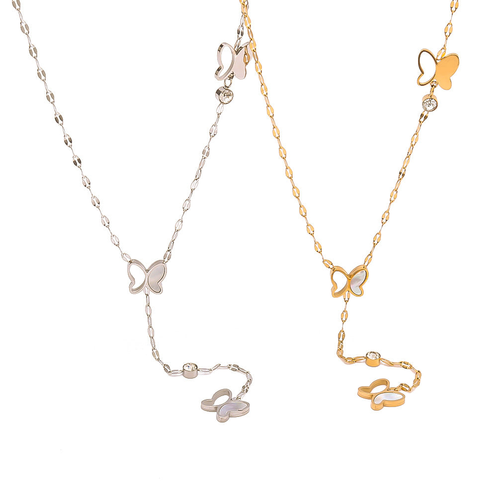 Collana pendente a farfalla minimalista in acciaio al titanio con placcatura in oro 18 carati su catena a O da donna