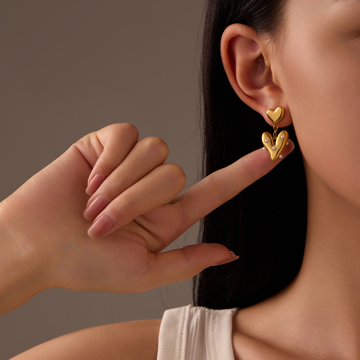 Fashionable Geometric Glossy Heart-Shaped Stainless Steel Earrings with Pearl Inlay for Women