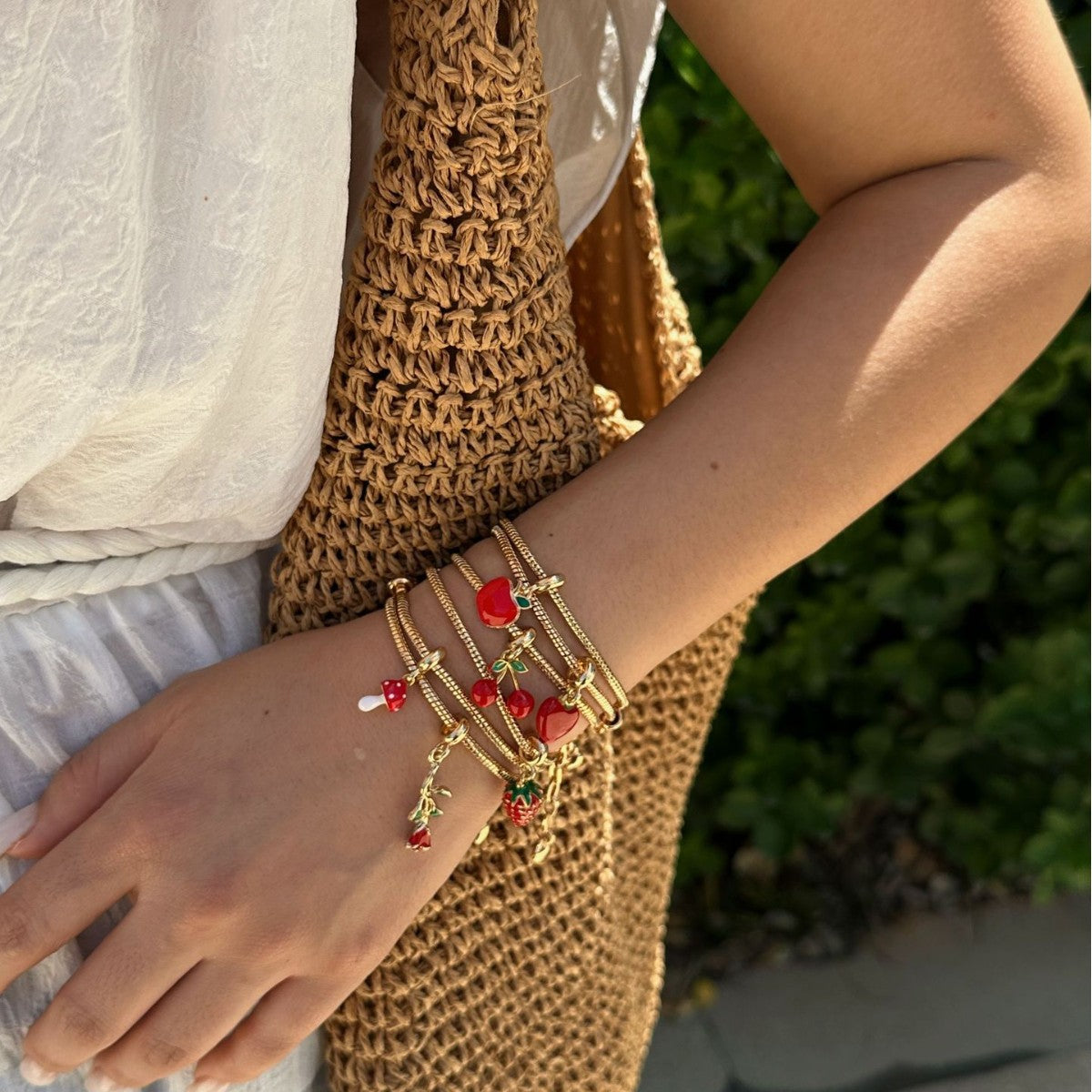 Bracciale da donna in acciaio inossidabile con ciondolo a goccia di olio colorato ed elegante a forma di frutta