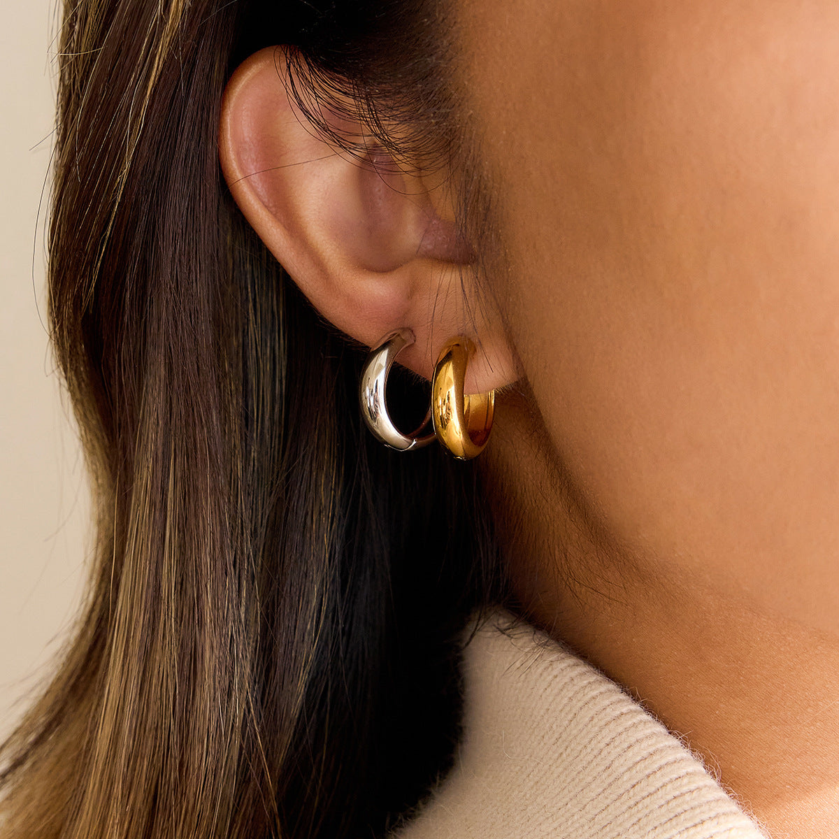 Orecchini a Cerchio Geometrici Minimalisti di Lusso con Cerchio Placcati Oro 18K in Acciaio Inossidabile per Donne