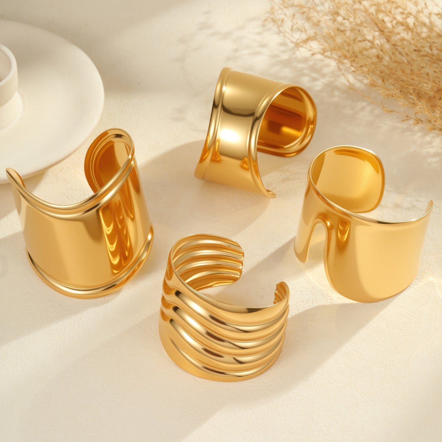 Fashionable Wave Geometric Stainless Steel Cuff Bracelet with Gold Plating for Women