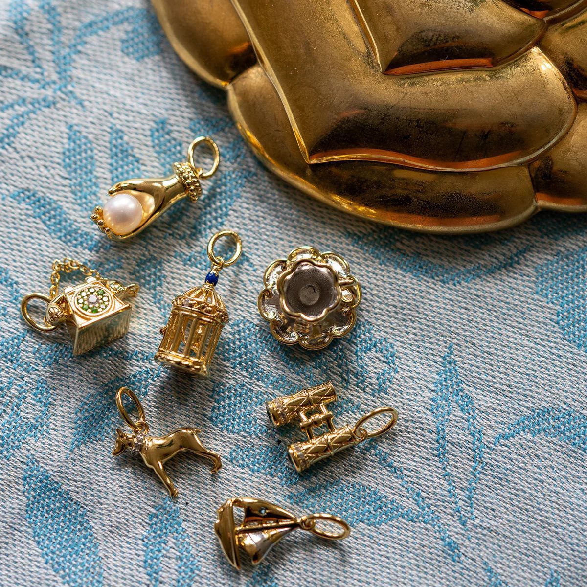 Vintage Minimalist Brass Plated Necklace with Lantern Telescope Hand Flower Telephone Wolf Stainless Steel Pendants
