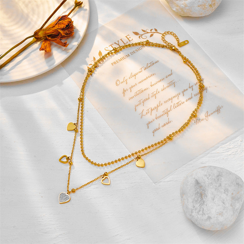 Collana con ciondolo a cuore doppio strato minimalista in acciaio al titanio con intarsio in strass e finitura placcata da donna