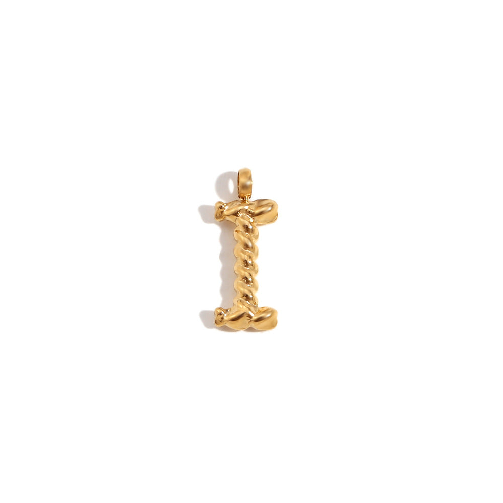 Colgante minimalista de acero inoxidable chapado en oro de 18 quilates con mini letra retorcida para mujer