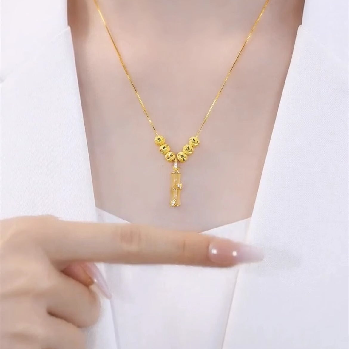 Collana Minimalista Floreale in Acciaio al Titanio con Pendente in Ottone, Catena a Maglie Placcata Oro 18K, Unisex