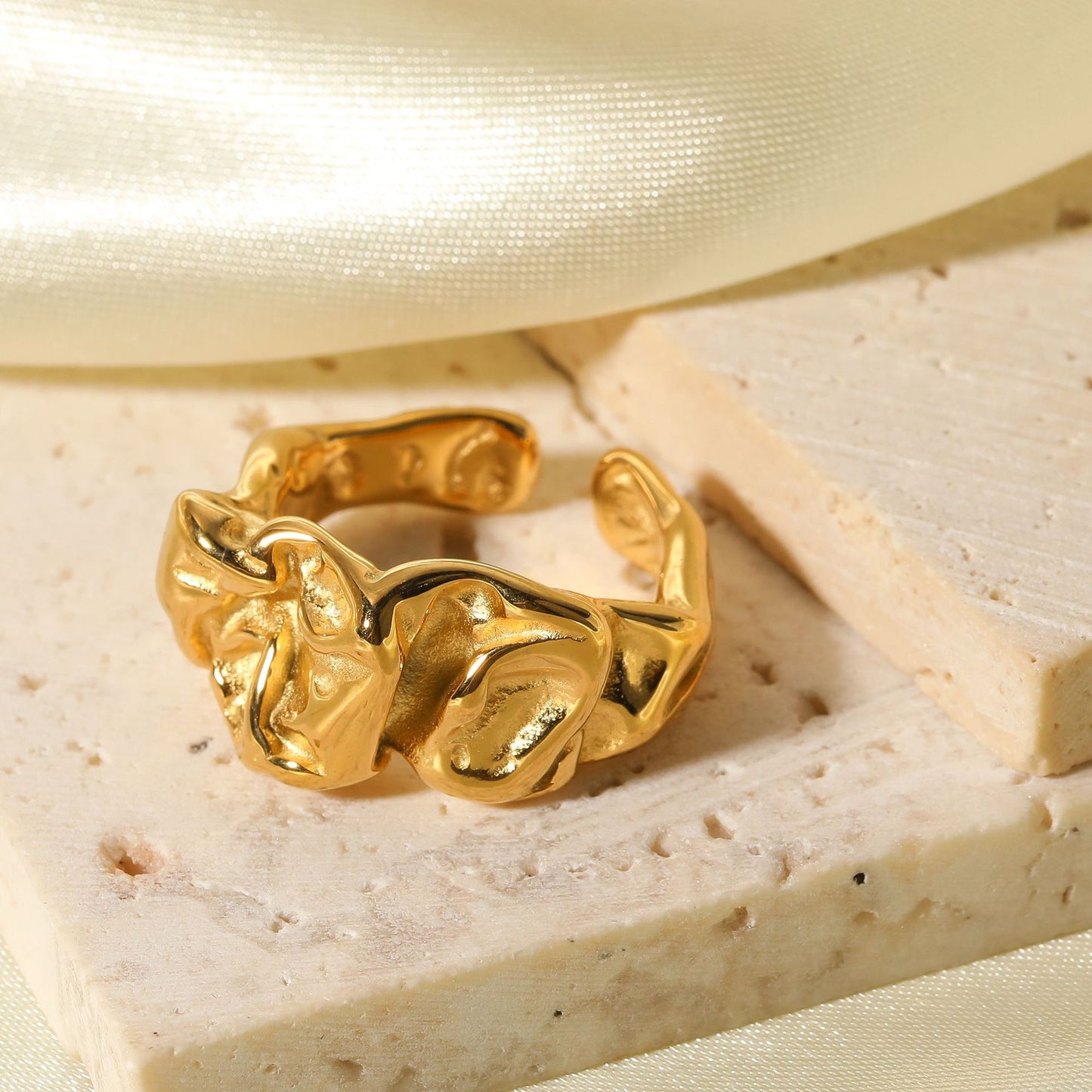 Minimalist Lava-Inspired Geometric Titanium Steel Open Ring with 18K Vacuum Plating for Unisex Wear