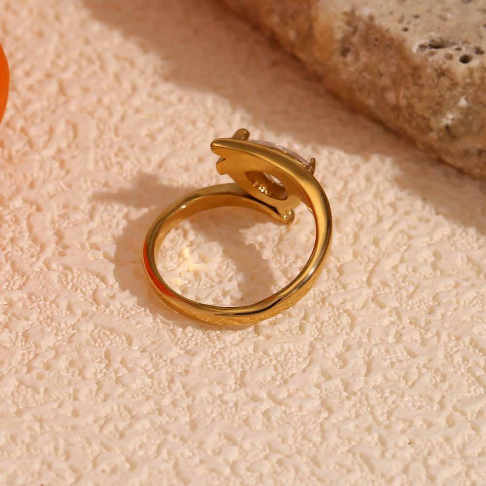 Anillo de gota de circón blanco con forma de ala geométrica creativa para mujer en acero inoxidable con chapado en oro de 18 quilates