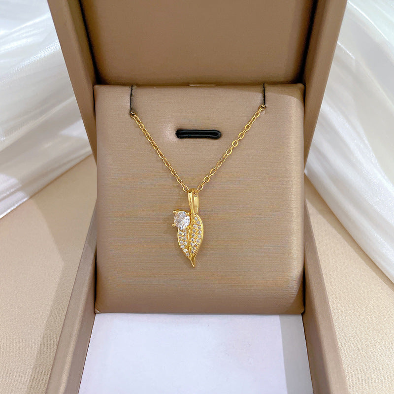 Collana girocollo con pendente a luna geometrico minimalista per donna e uomo, catena in acciaio inossidabile con lussuosi dettagli in strass