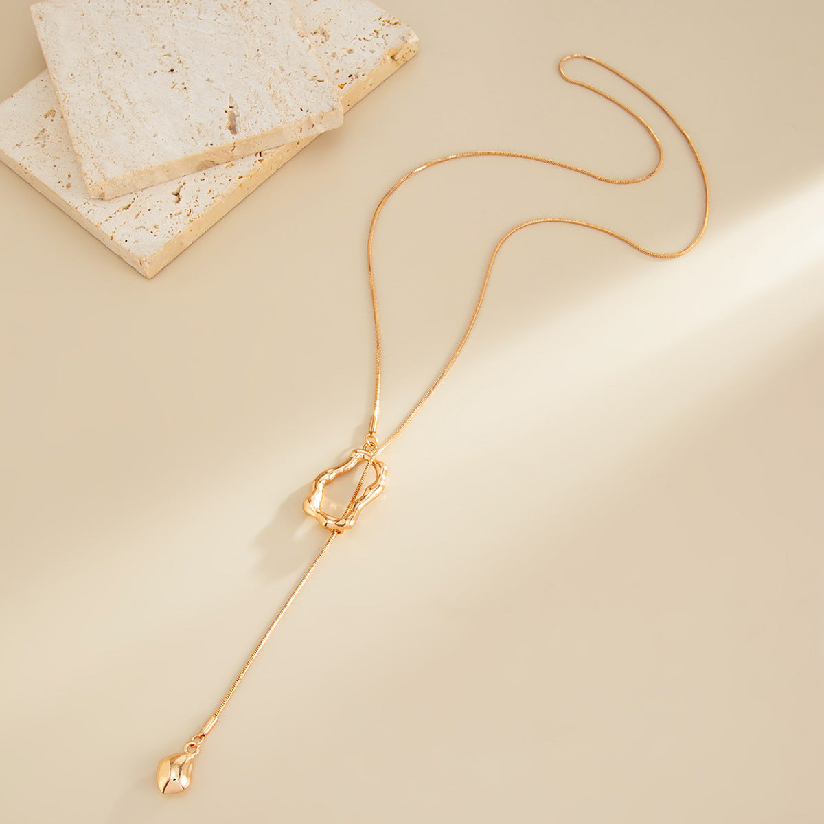 Minimalist Geometric Iron Plated Necklace with Alloy Teardrop Pendant for Women