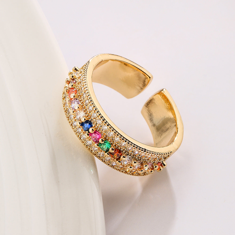 Anello geometrico da donna in rame placcato oro 18 carati e zirconi rainbow micro-incastonati per un look alla moda da indossare ogni giorno