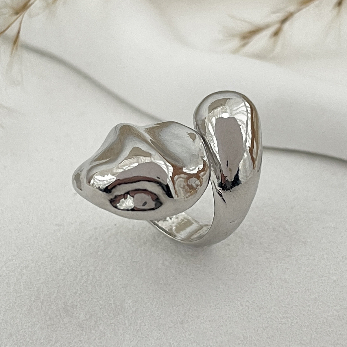 Anello Aperto a Goccia Liquida Geometrica Asimmetrica Minimalista da Donna in Lega con Finitura Galvanizzata