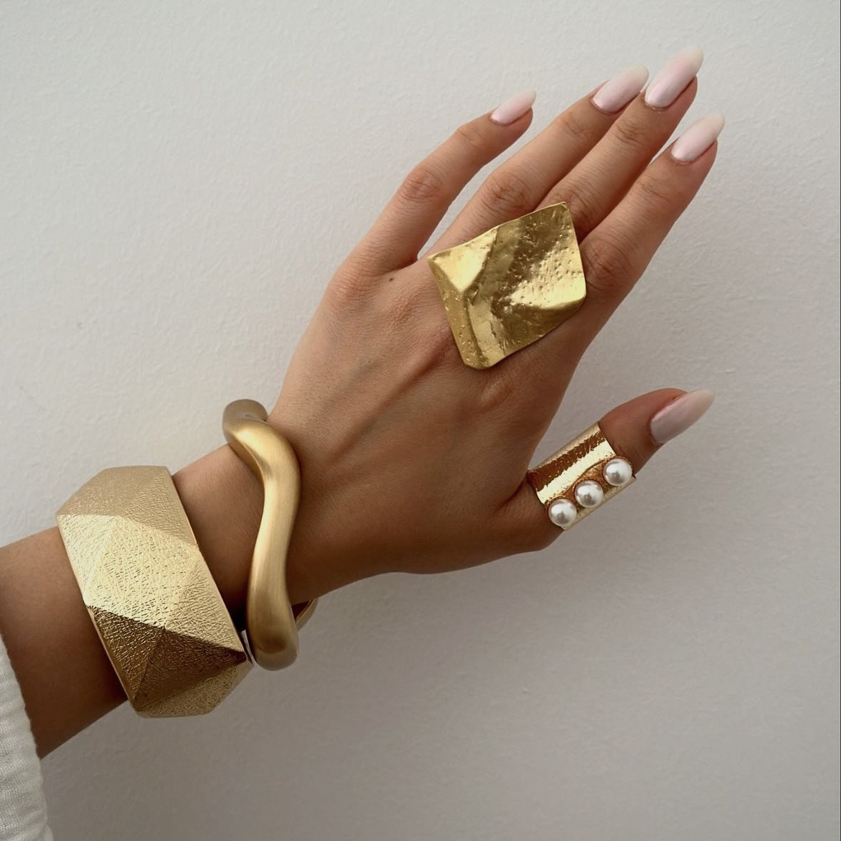 Luxury Casual Solid Color Plated Alloy Bracelet