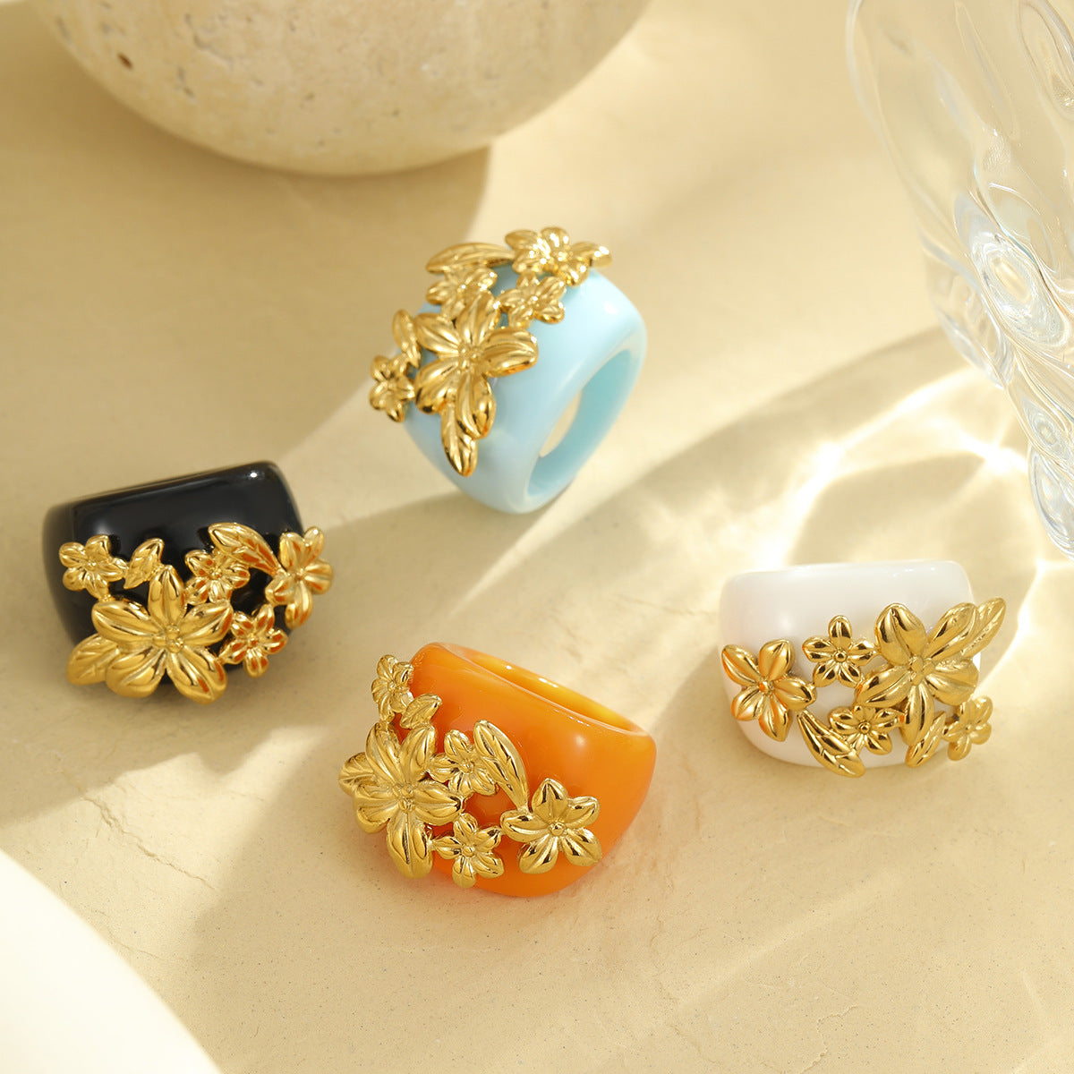 Anello geometrico floreale di lusso da donna in acciaio inossidabile con finitura placcata, accessorio di moda versatile
