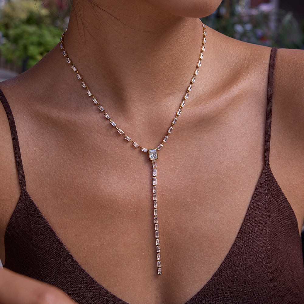 Collana Lunga Geometrica a Y da Donna in Acciaio al Titanio con Strass e Finitura Placcata
