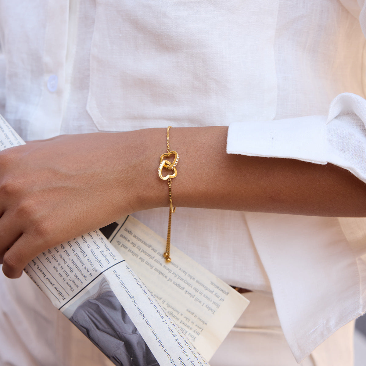 Pulsera de lujo minimalista geométrica de corazón de acero inoxidable chapada en oro de 18 quilates para mujer