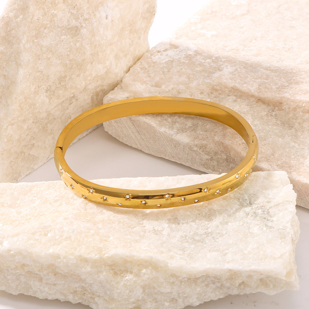 Bracciale Minimalista a Stella in Acciaio Inossidabile con Placcatura in Oro 18K e Intarsi di Strass per Donna