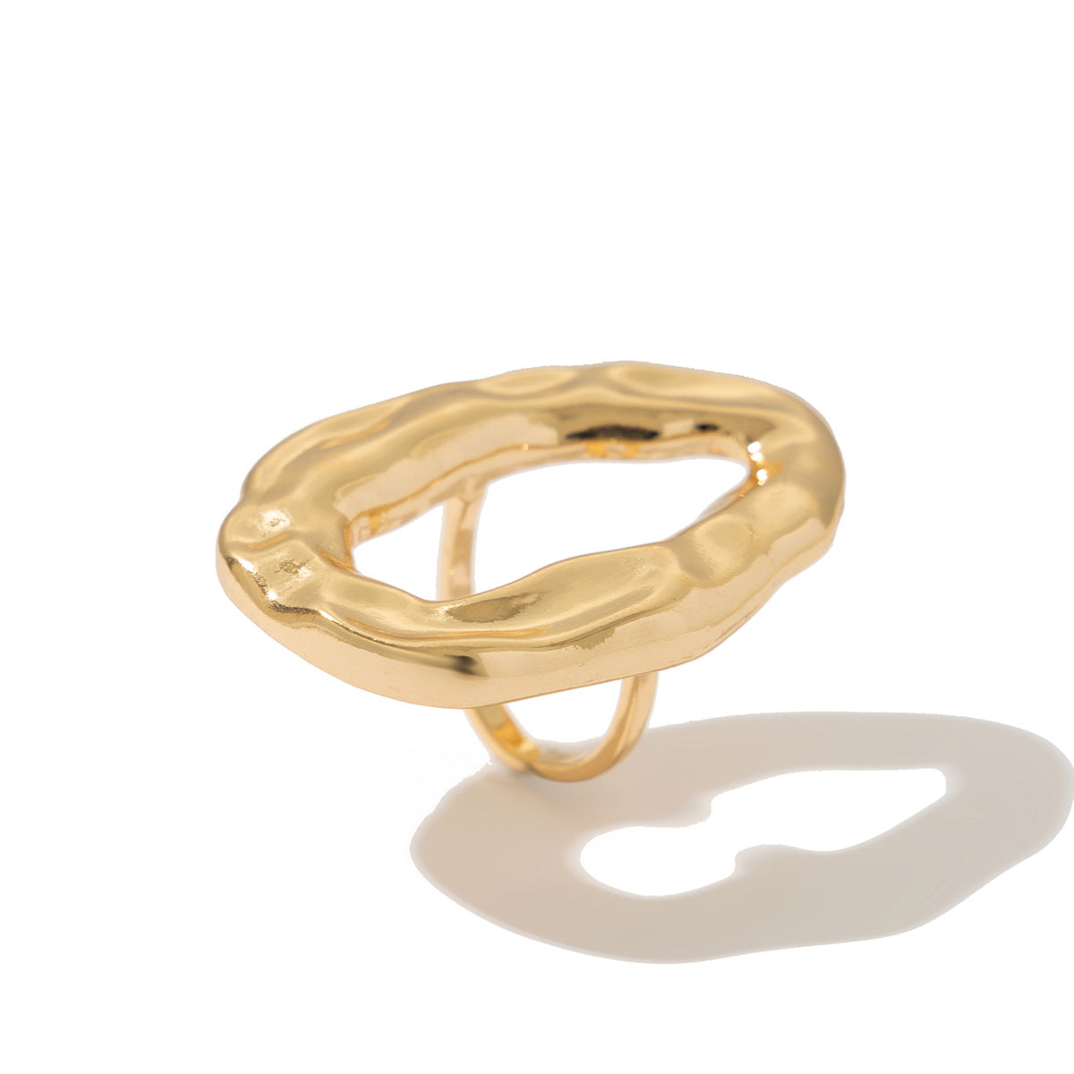 Anillo cuadrado geométrico líquido minimalista con detalle de flor sintética irregular para mujer, banda de aleación con acabado chapado