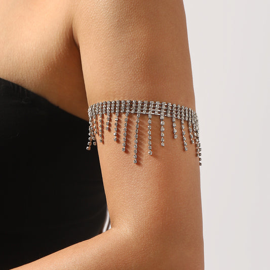 Cadena de brazo minimalista geométrica con incrustaciones de diamantes de imitación y detalles de flecos para mujer