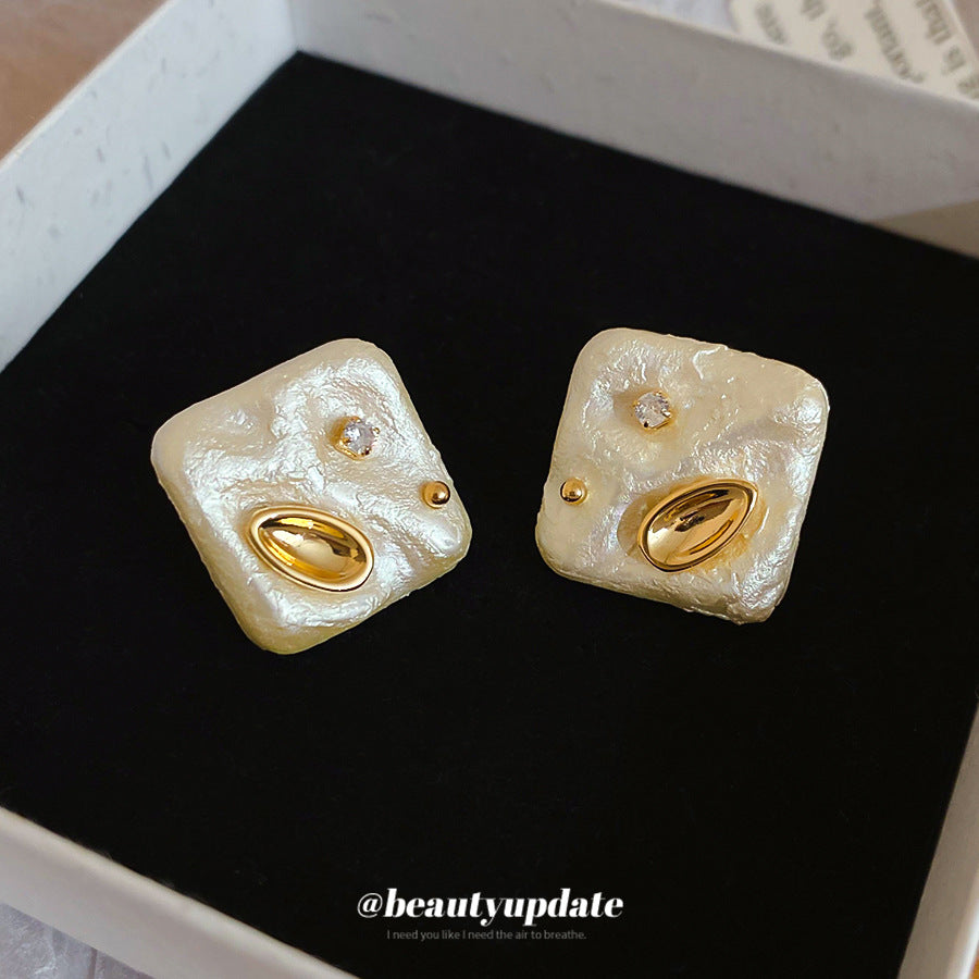 Orecchini Minimalisti Moderni a Rombi con Perla e Intarsio di Diamanti su Perni in Acciaio Inossidabile per Donna